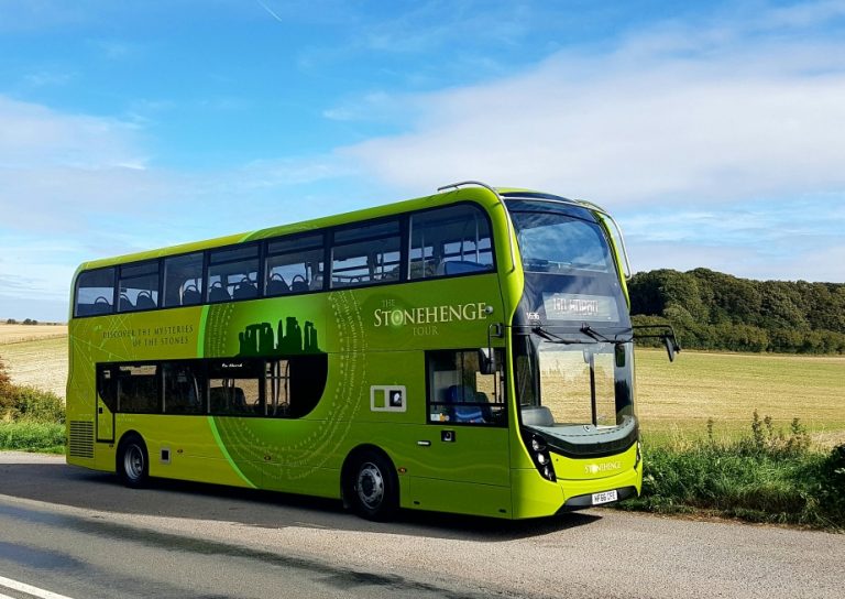 tour bus from salisbury to stonehenge